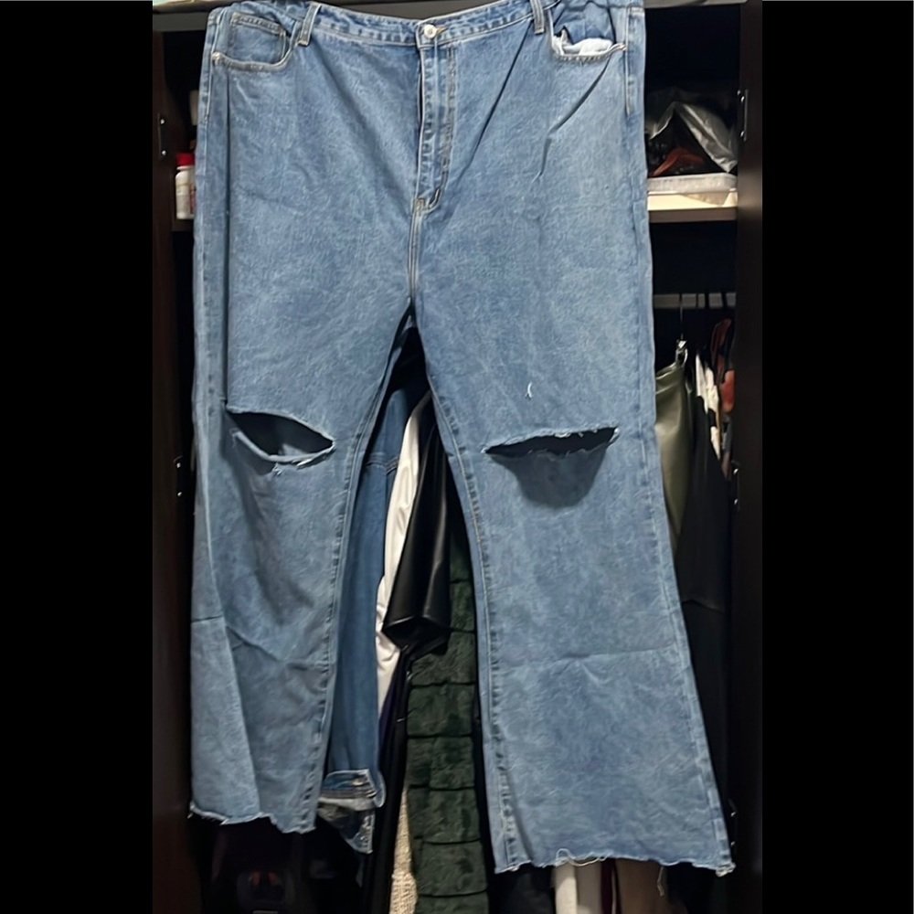 Plus Mid Blue Wash Raw Hem Knee Ripped Knee Flare Jeans